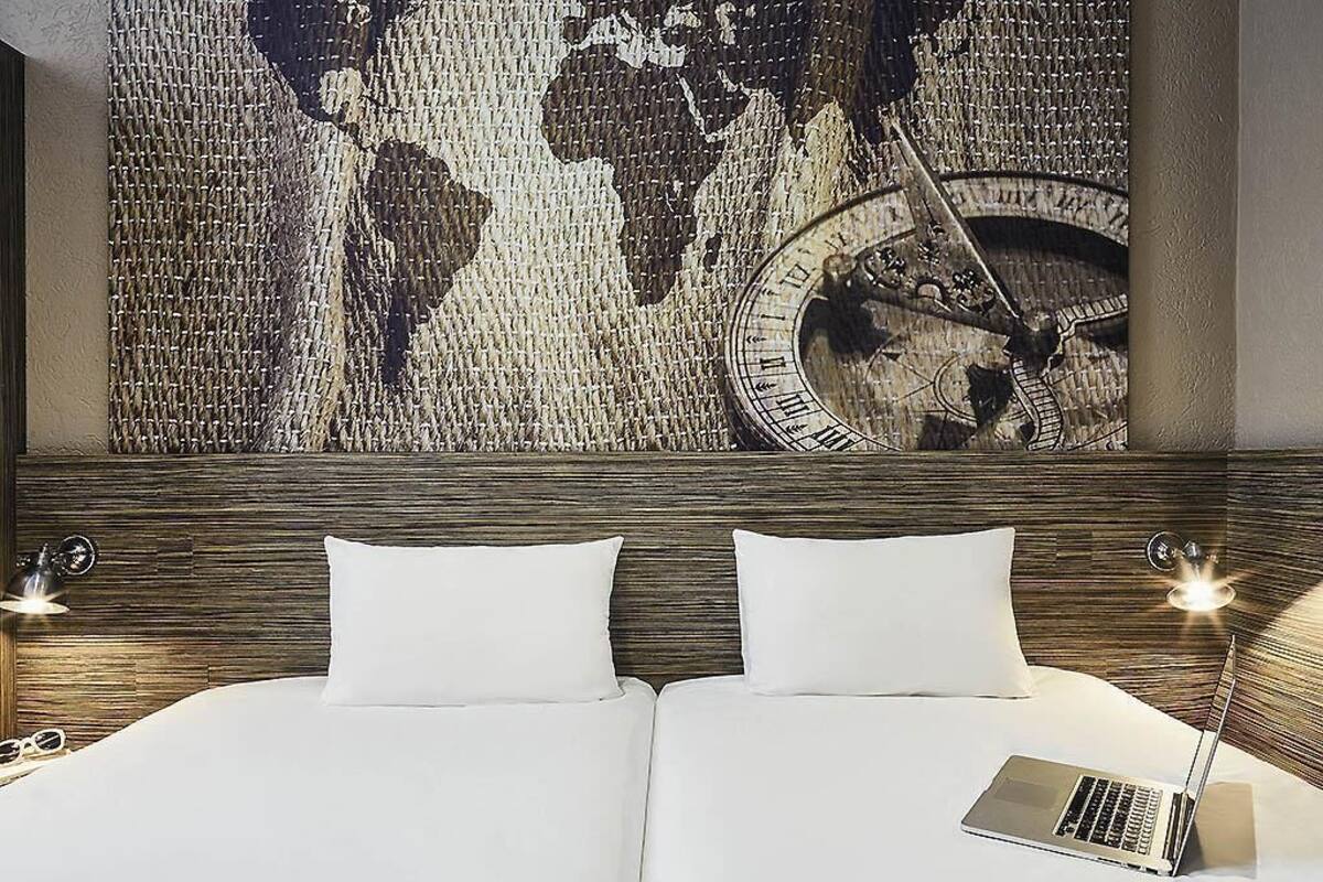 Ropa de cama de alta calidad, escritorio y cortinas blackout 
