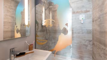 Habitación estándar, 2 camas individuales | Ropa de cama de alta calidad, escritorio y cortinas blackout