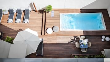 Outdoor pool, pool umbrellas