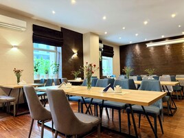 Daily buffet breakfast (PLN 49 per person)