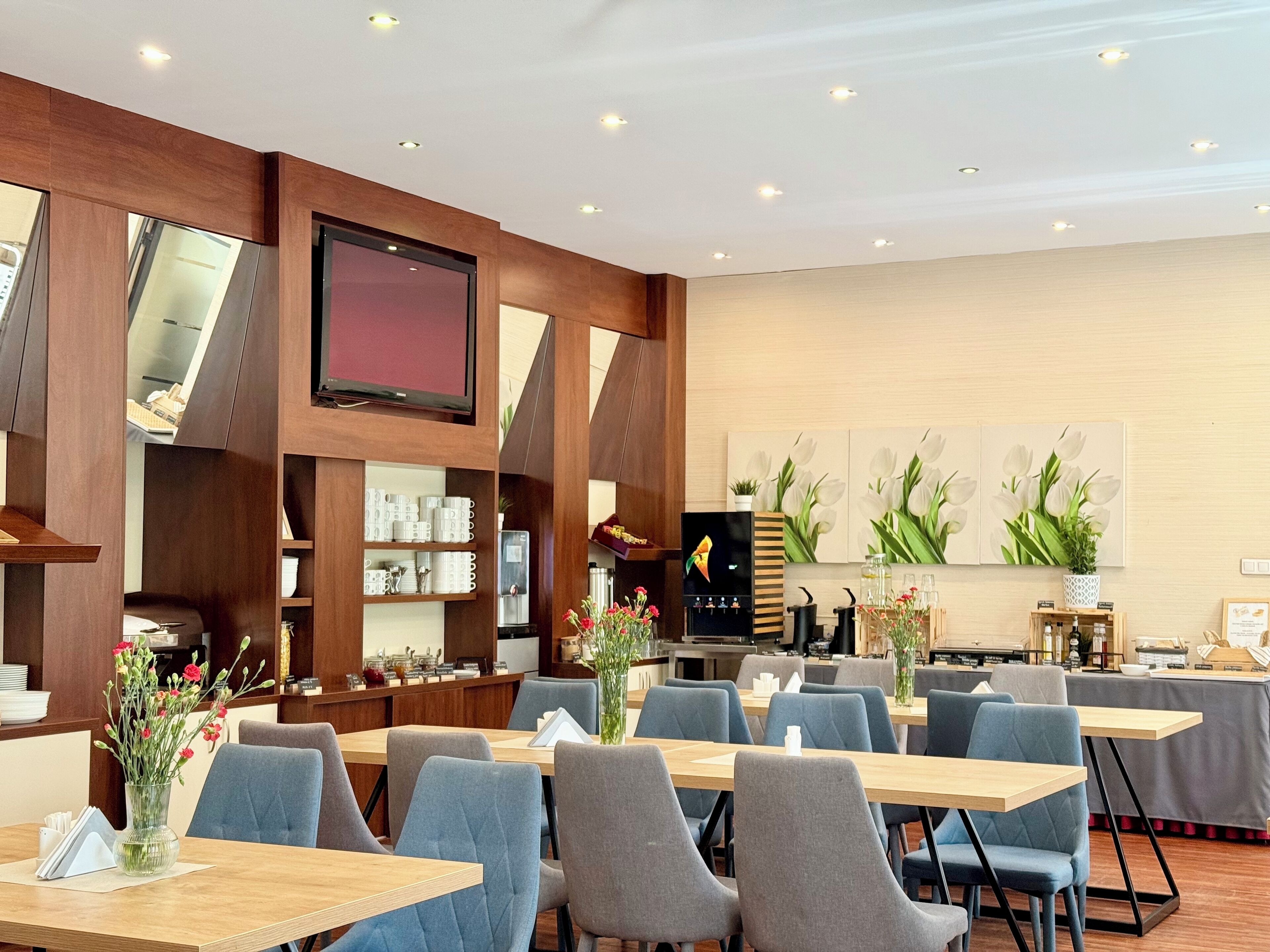 Desayuno buffet todos los días (PLN 49 por persona) 