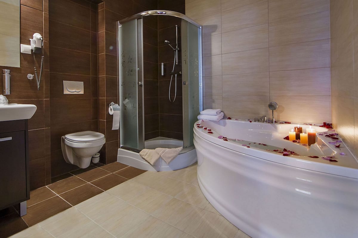 desk, soundproofing, iron/ironing board, free wifi