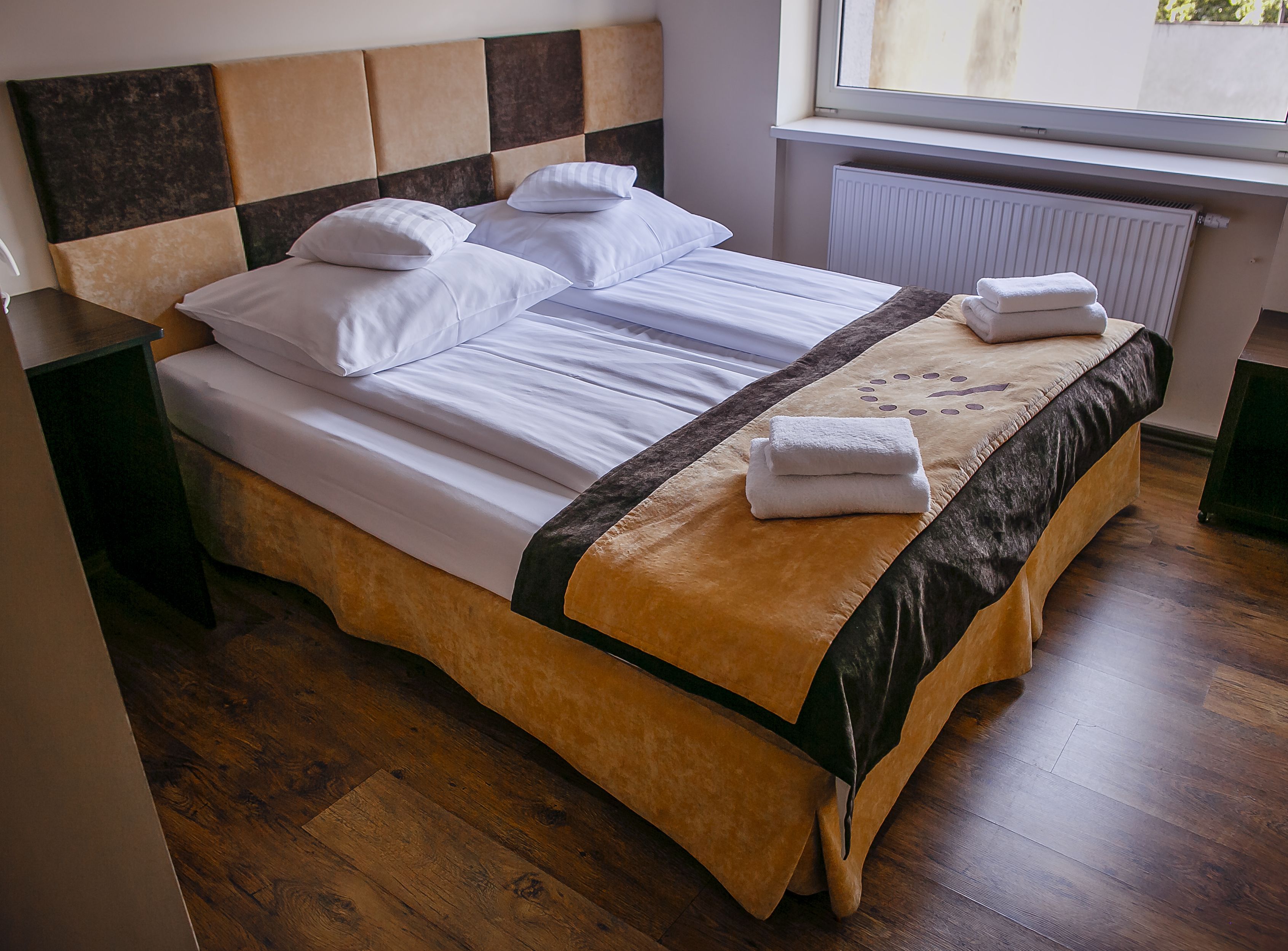 desk, soundproofing, iron/ironing board, free wifi