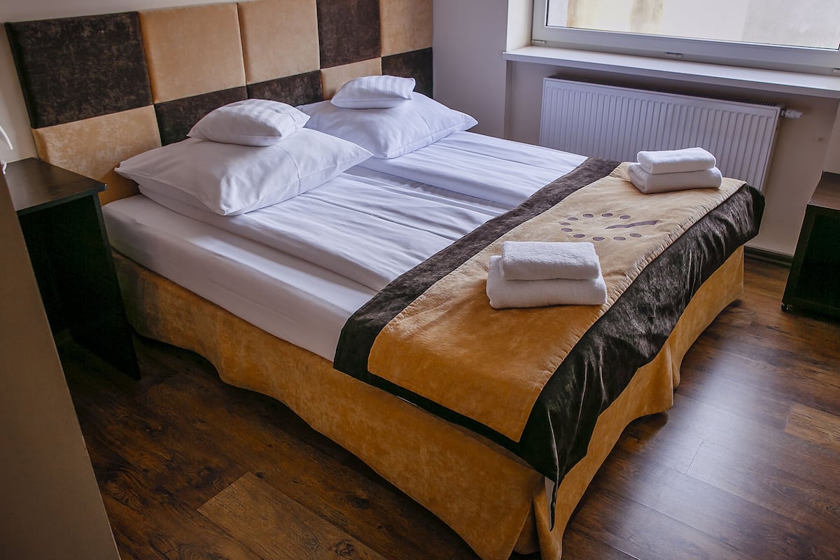 desk, soundproofing, iron/ironing board, free wifi