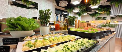 Daily buffet breakfast (PLN 49 per person)