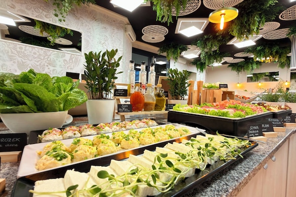Daily buffet breakfast for a fee