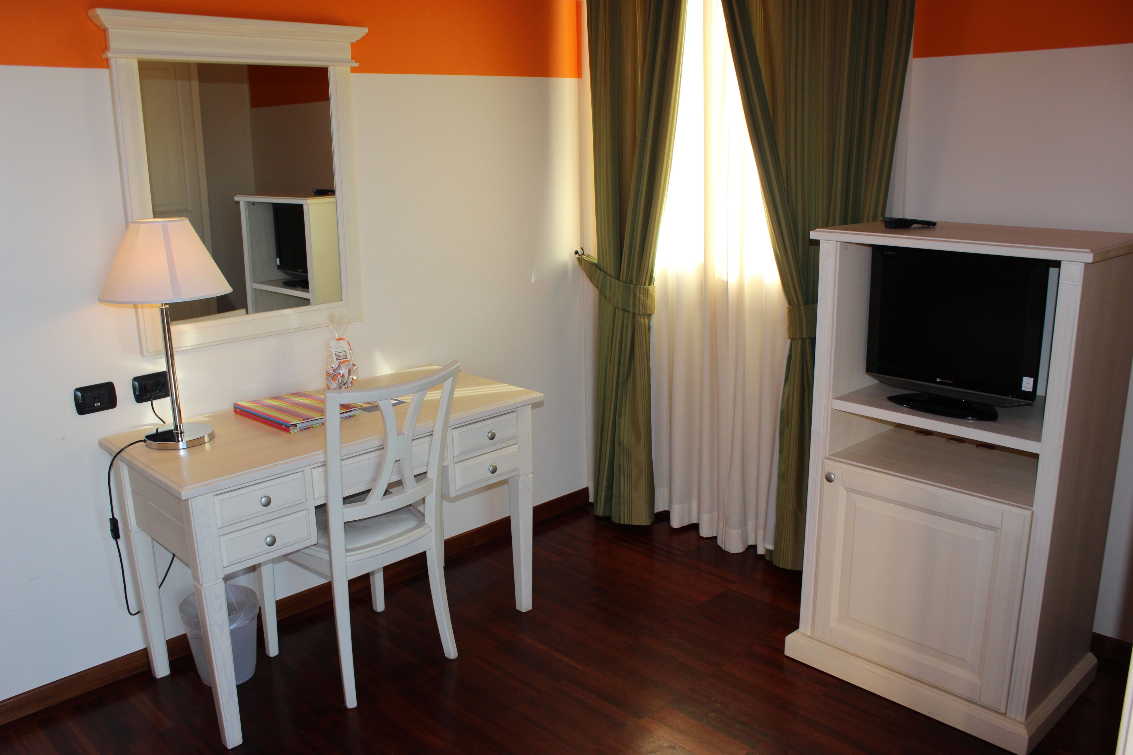 hypo-allergenic bedding, down duvets, pillow-top beds, minibar