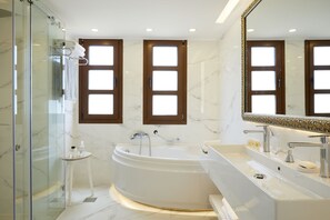 Premium bedding, minibar, in-room safe, desk - Anthemus Sea Beach Hotel & Spa (Sithonia)