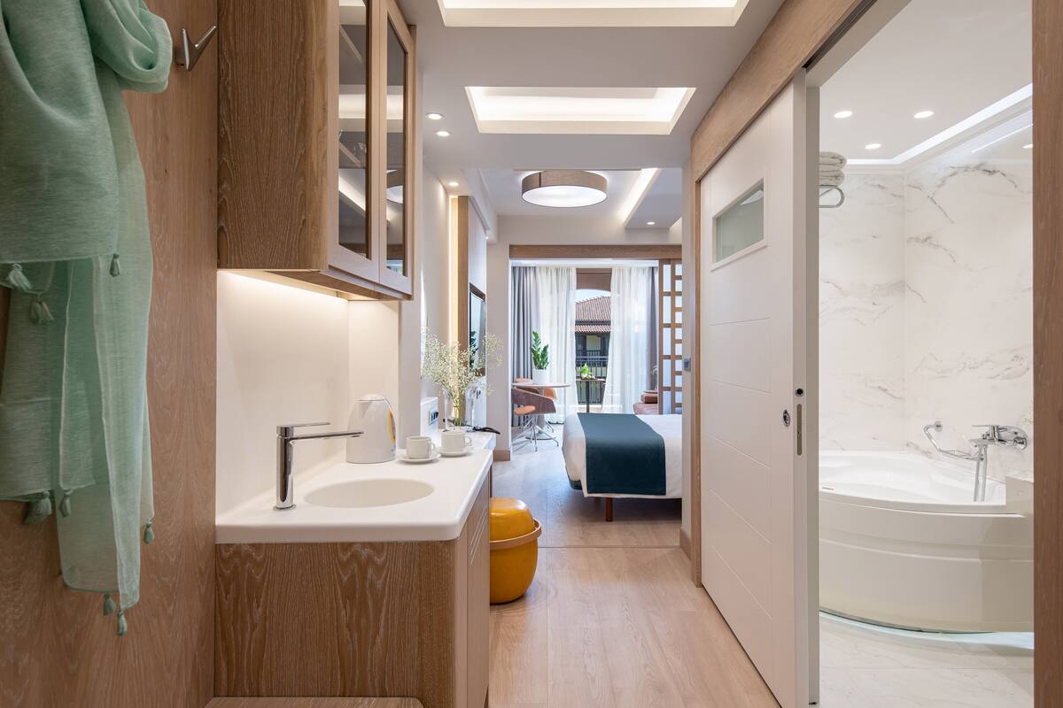 superior double room, garden view | 1 bedroom, premium bedding, minibar, in-room safe