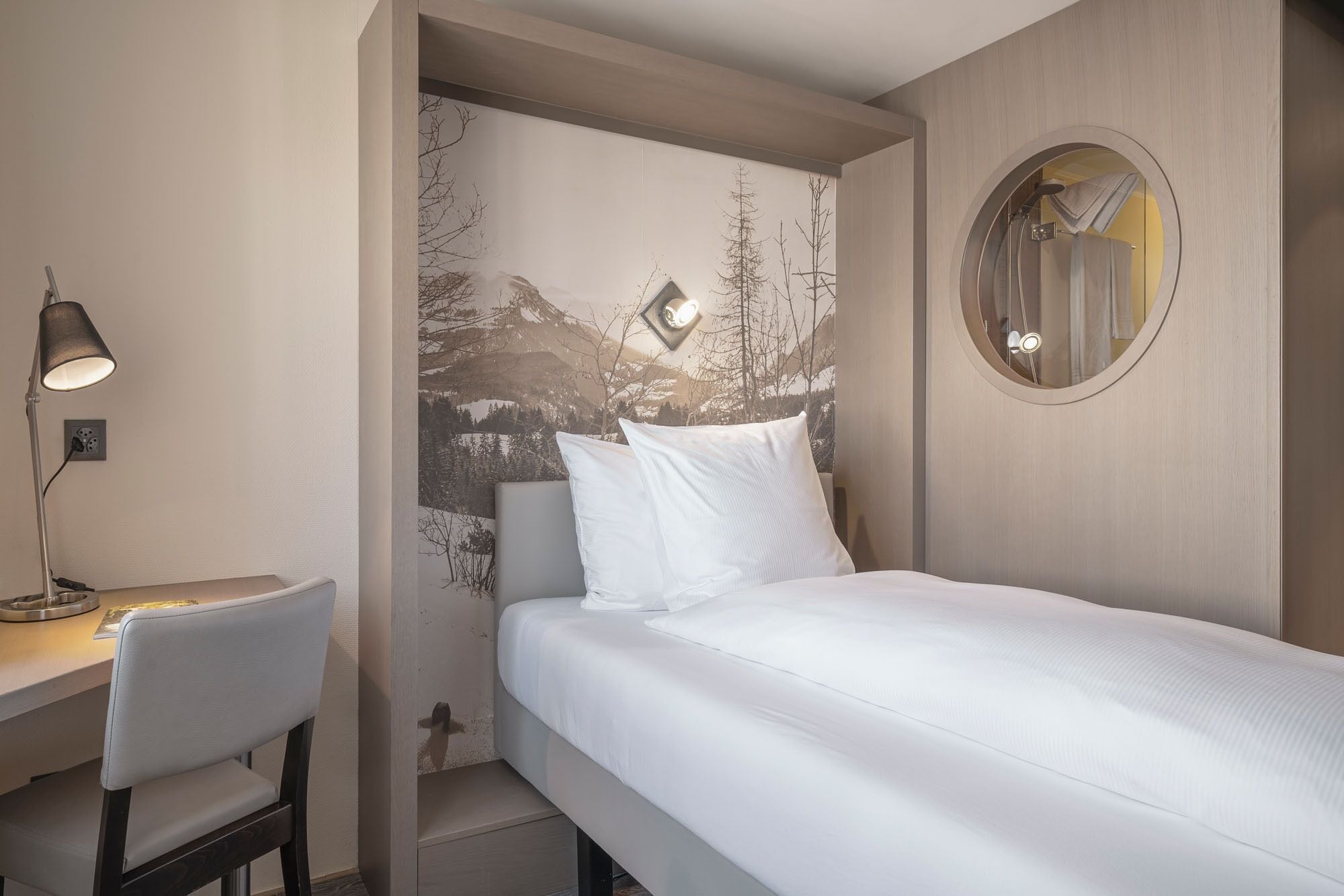 single room | 1 bedroom, hypo-allergenic bedding, in-room safe, desk