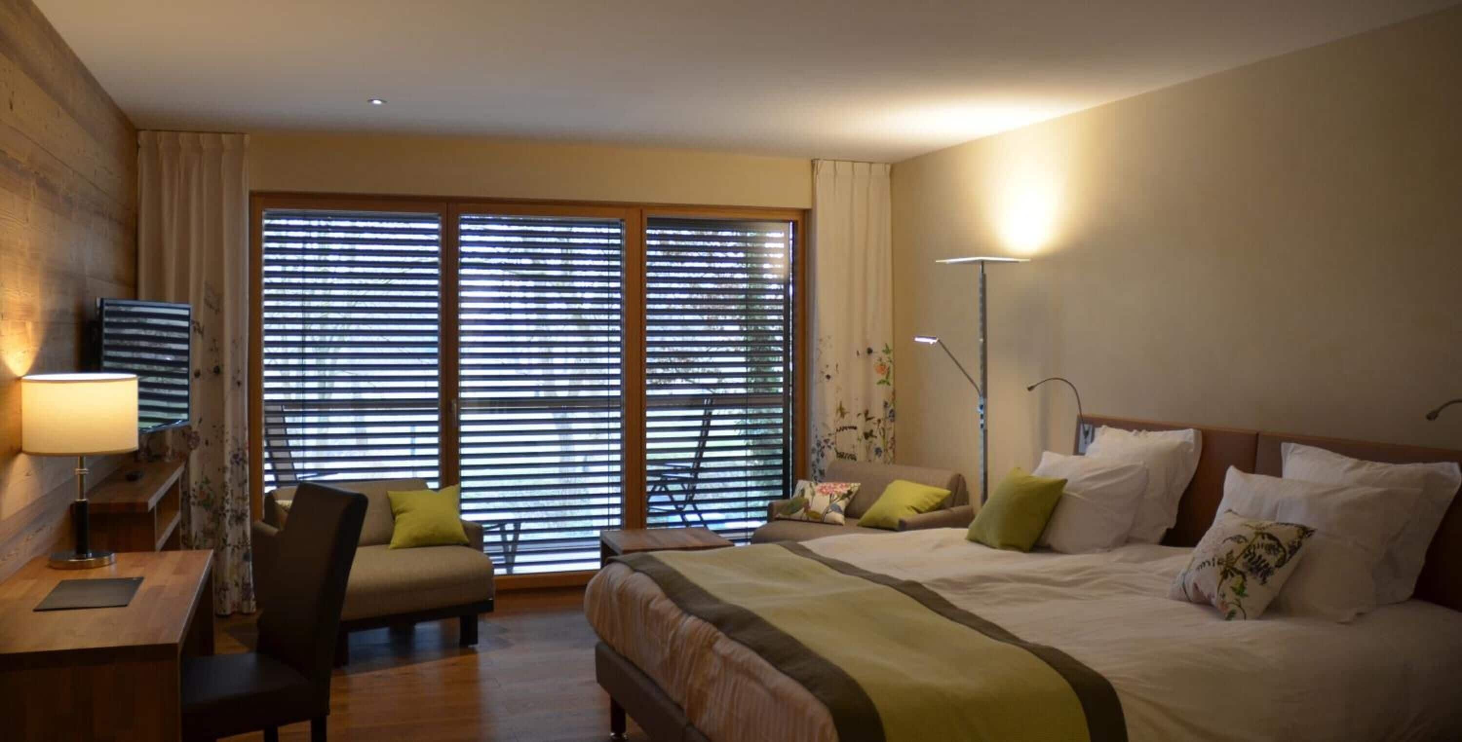 1 bedroom, premium bedding, memory-foam beds, minibar