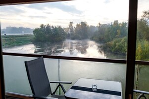 Ropa de cama de alta calidad, colchones viscoelásticos, minibar