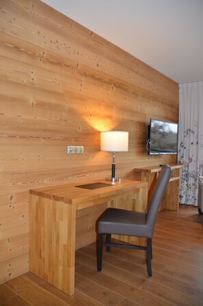 Premium bedding, memory foam beds, minibar, desk - Hotel le Caballin (Vogelgrun)