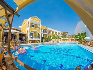 Front of property - Vanessa Hotel (Zakynthos)