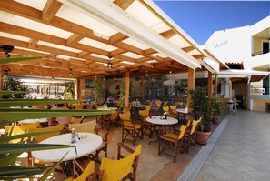 Komplett frukost varje dag (EUR 8 per person)
