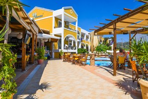 Front of property - Vanessa Hotel (Zakynthos)