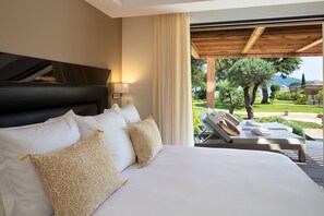 Room | Minibar, in-room safe, soundproofing, iron/ironing board - Hotel Don Cesar (Porto-Vecchio)