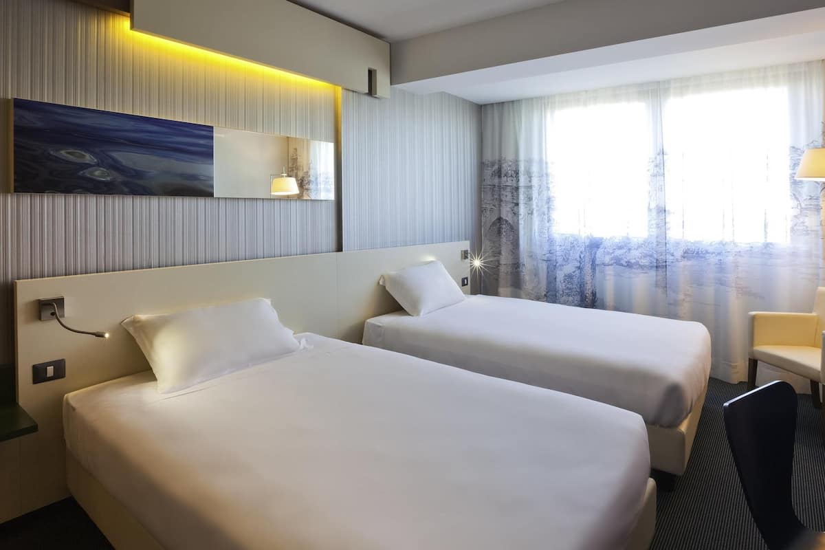Superior Double Room, 2 Double Beds | Minibar, in-room safe, desk, soundproofing