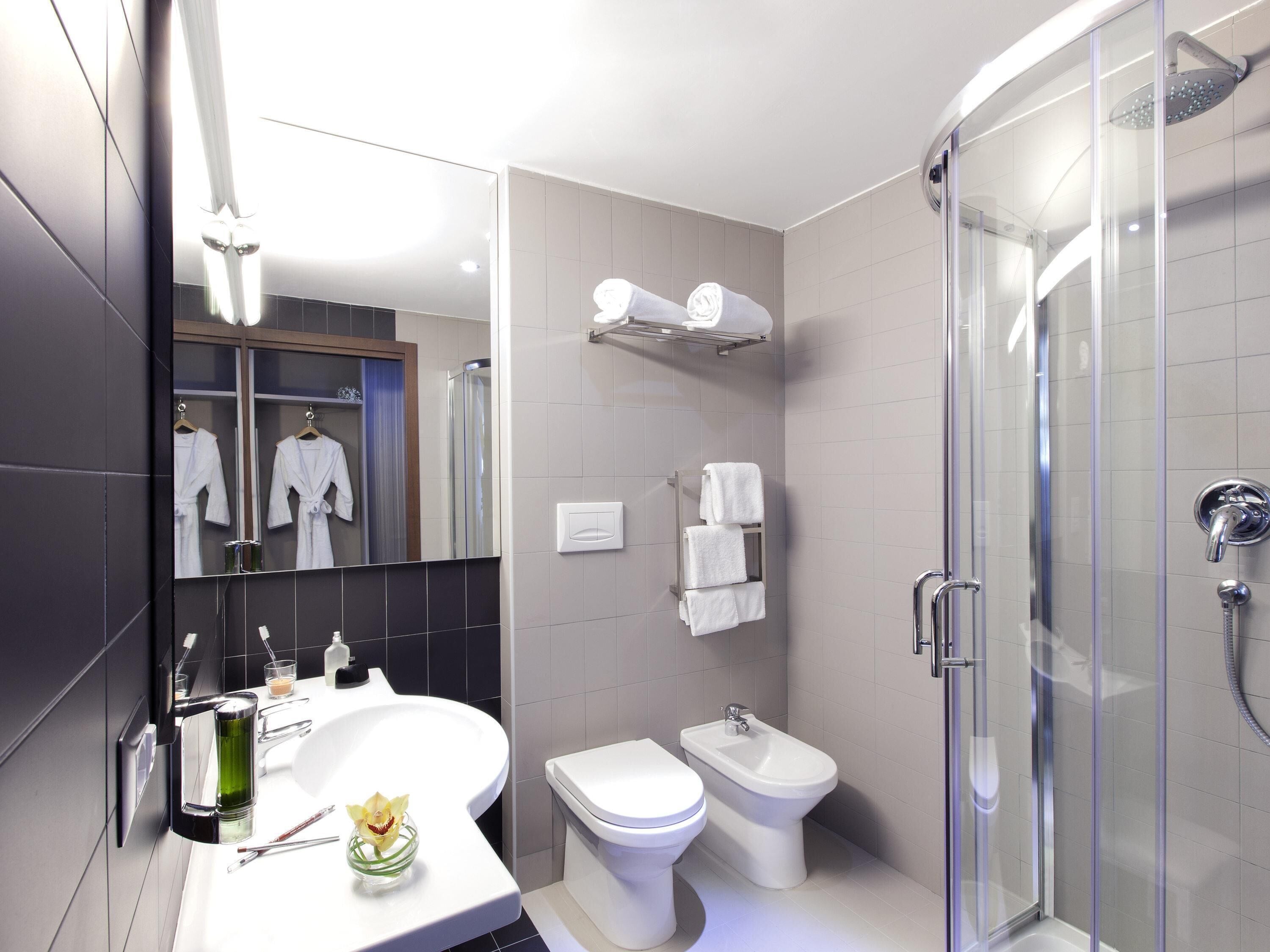 Minibar, coffres-forts dans les chambres, bureau, chambres insonorisées