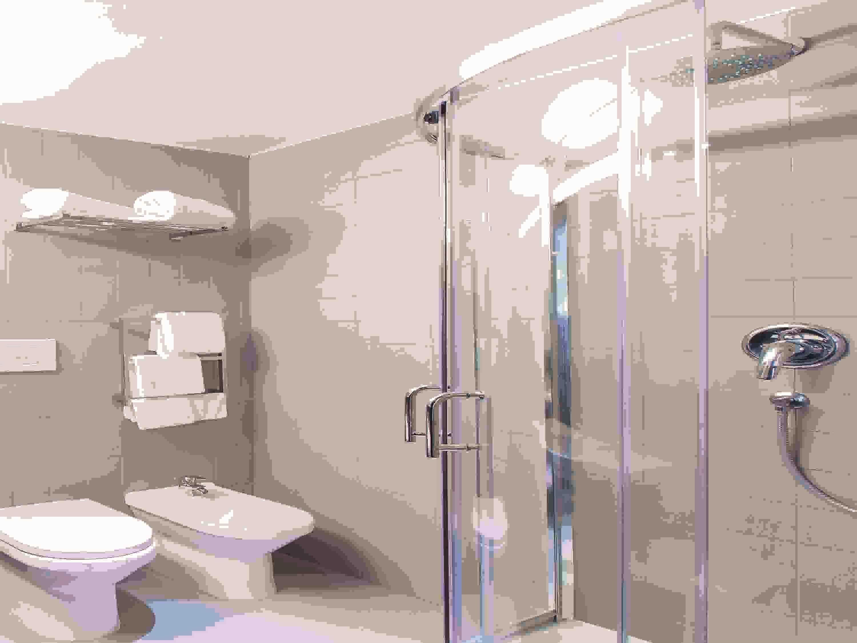 Chambre Double Supérieure, 1 lit double, balcon | Minibar, coffres-forts dans les chambres, bureau, chambres insonorisées