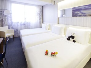 Kahden hengen superior-huone, 2 parisänkyä | Minibaari, tallelokero huoneessa, työpöytä, äänieristys