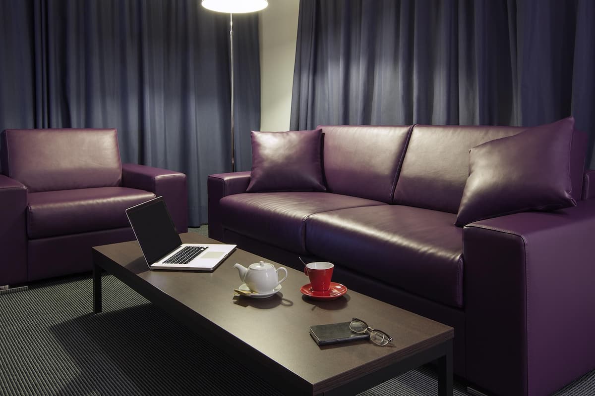 Suíte júnior, 1 cama King | Frigobar, cofres nos quartos, escrivaninha, quartos à prova de som