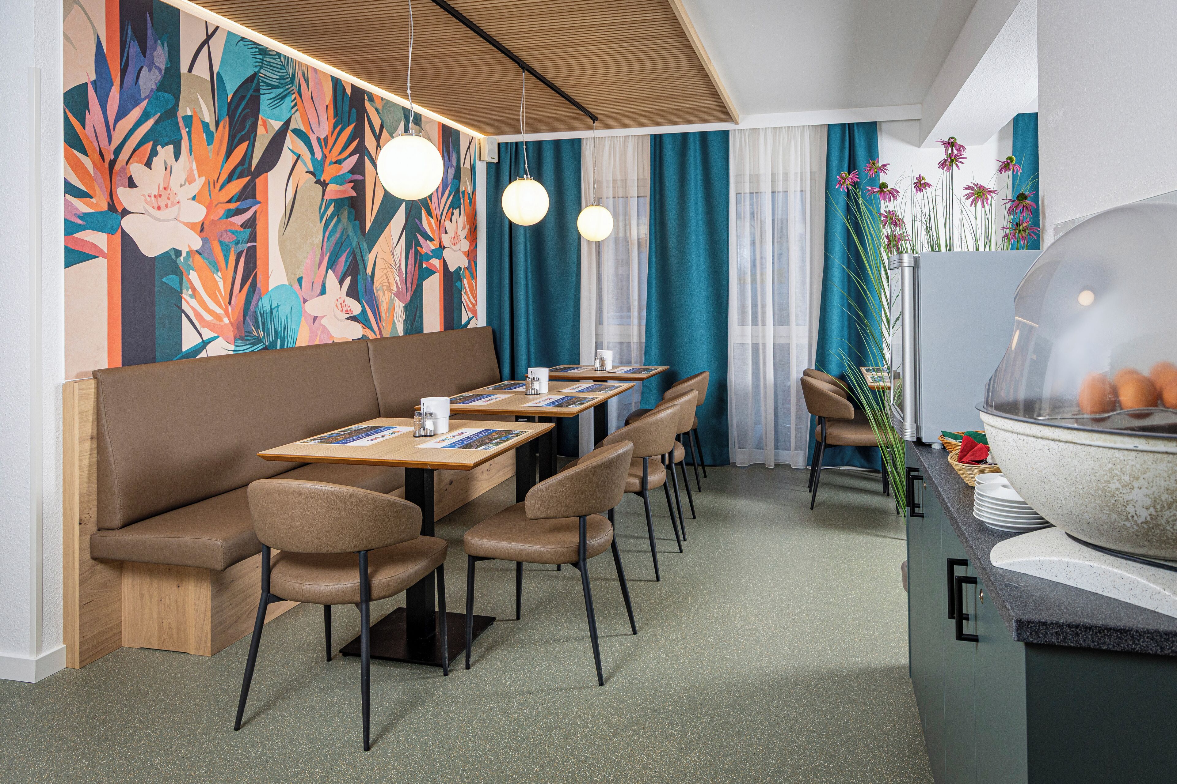 Desayuno buffet diario (EUR 8 por persona)