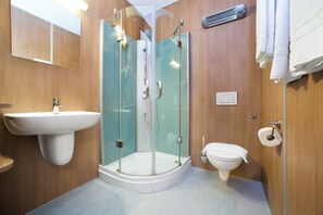 Ducha, artículos de higiene personal gratuitos y secador de pelo