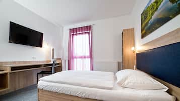 Superior-Doppelzimmer | Schreibtisch, laptopgeeigneter Arbeitsplatz, Verdunkelungsvorhänge