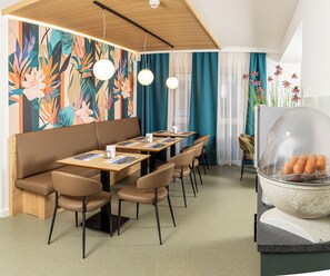 Daily buffet breakfast (EUR 8 per person) - Cleverhotel (Herzogenburg)