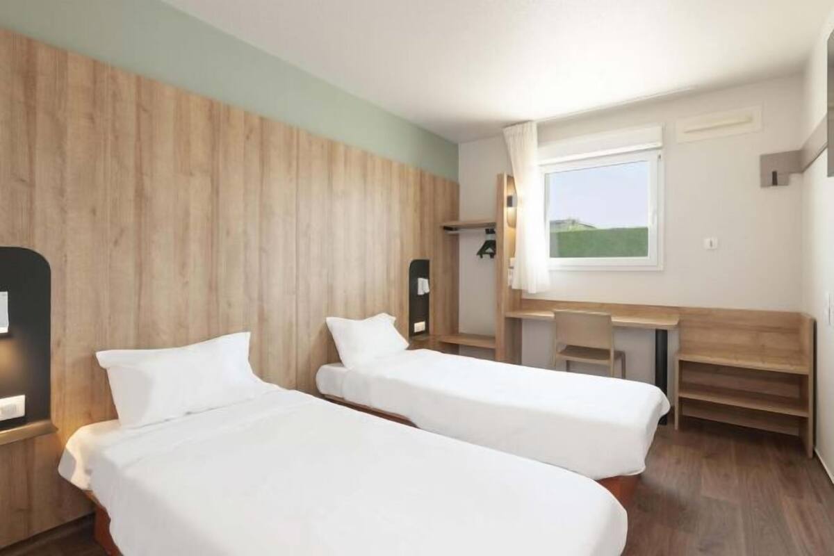 Bureau, chambres insonorisées, Wi-Fi gratuit, draps fournis