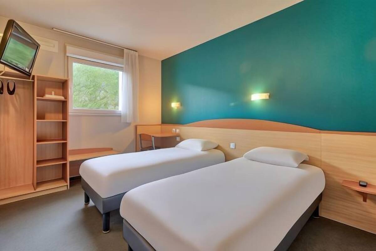 Bureau, chambres insonorisées, Wi-Fi gratuit, draps fournis