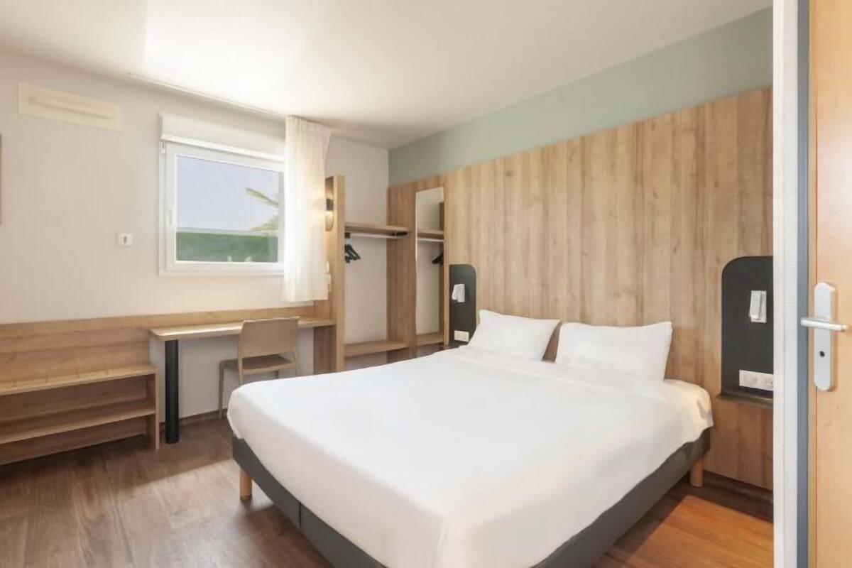 Bureau, chambres insonorisées, Wi-Fi gratuit, draps fournis