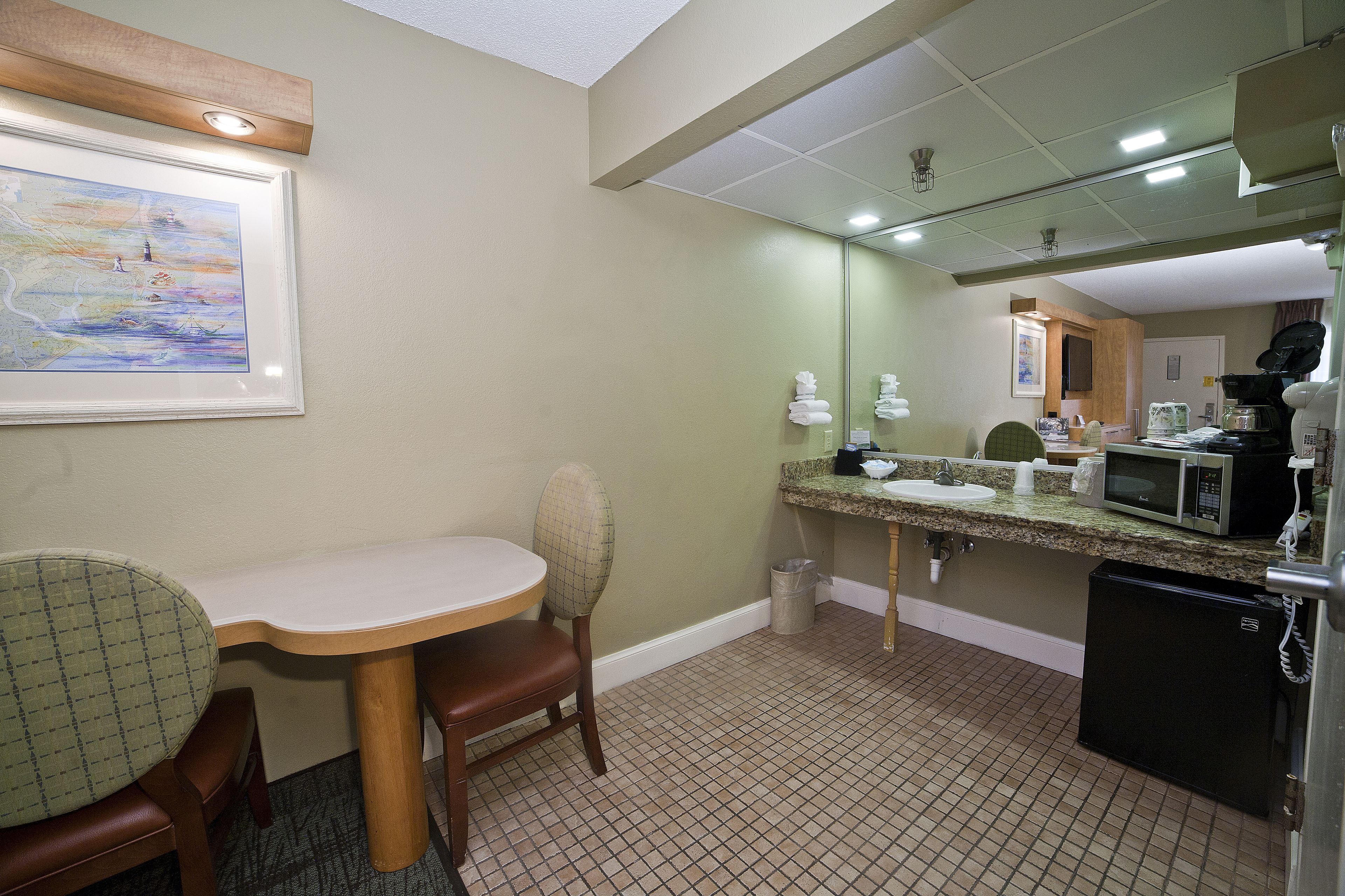 deluxe king accessible sideview | bathroom | free toiletries, hair dryer, towels, soap