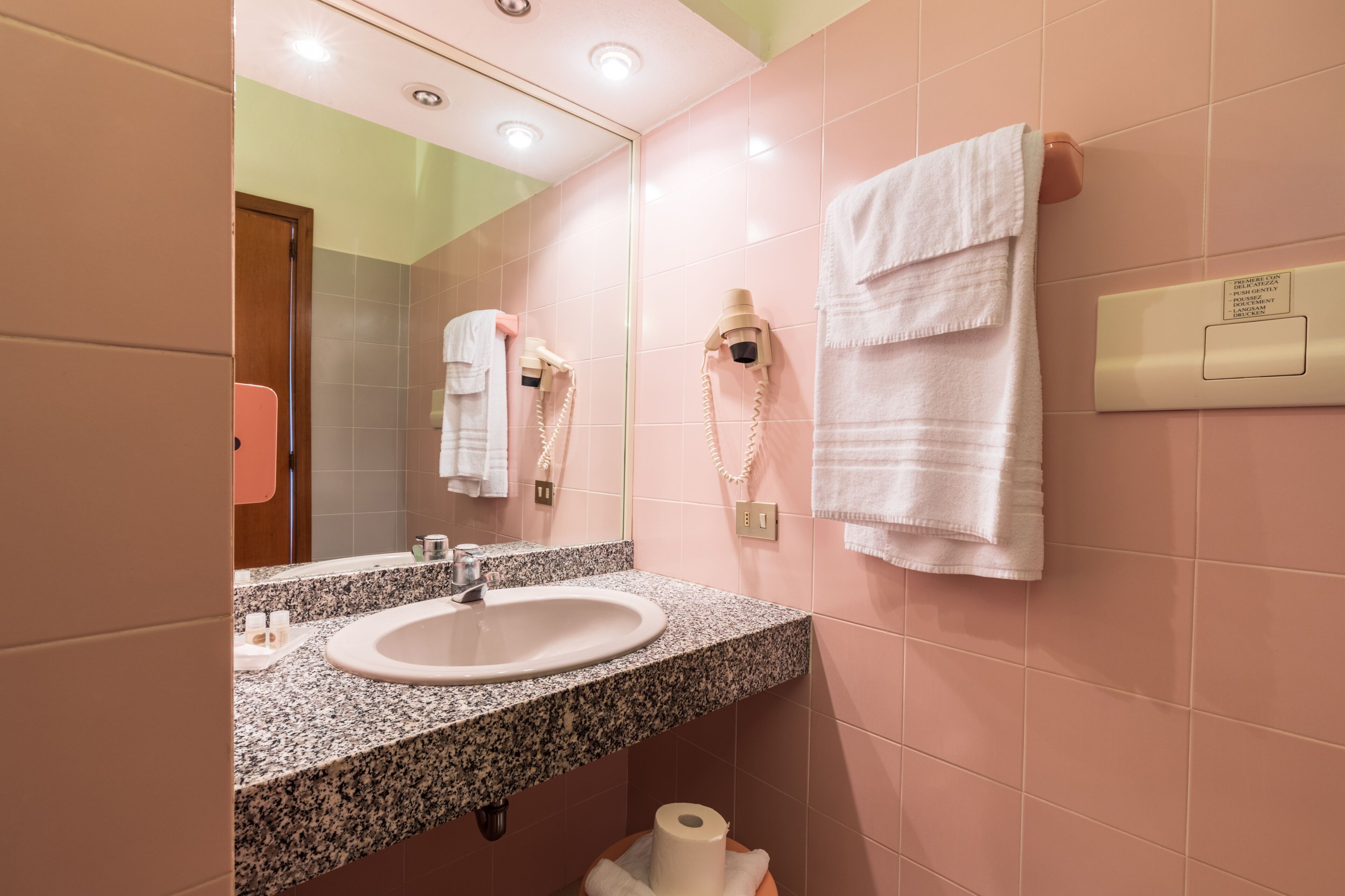 economy double or twin room | bathroom | shower, free toiletries, hair dryer, bidet