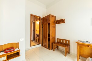 单人房 | 迷你吧、客房内保险箱、办公桌、免费 WiFi