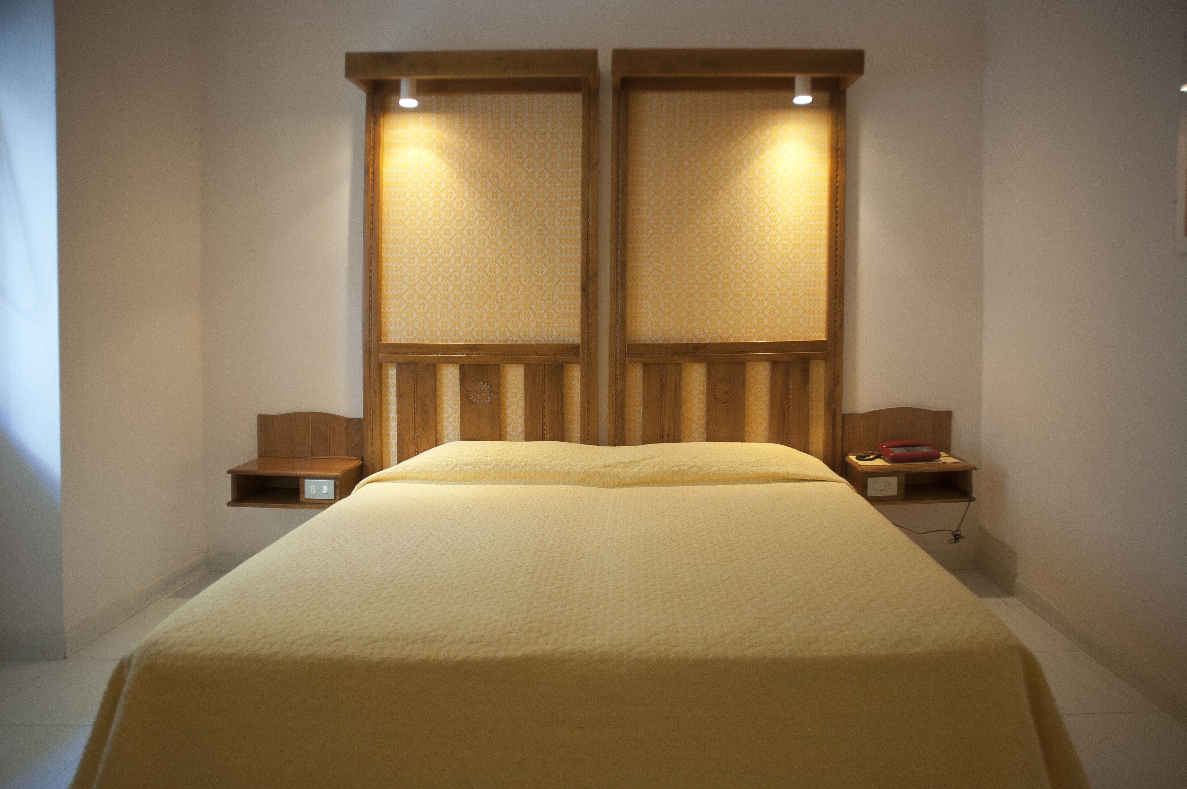 standard room | minibar, in-room safe, desk, free wifi