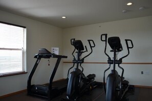Fitness facility - Telluride Lodge (Watford City)