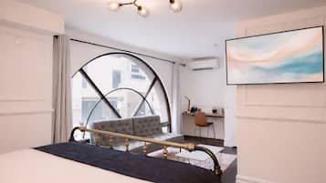 Studio (Writer's) | Premium bedding, pillowtop beds, in-room safe, individually decorated