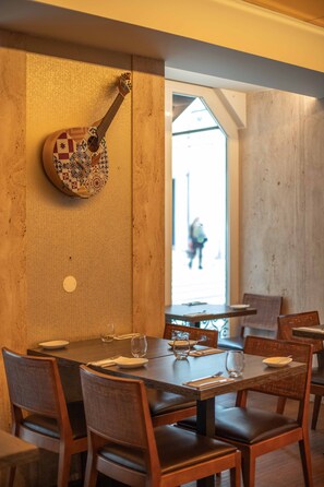 Aperto a pranzo e cena, cucina portoghese