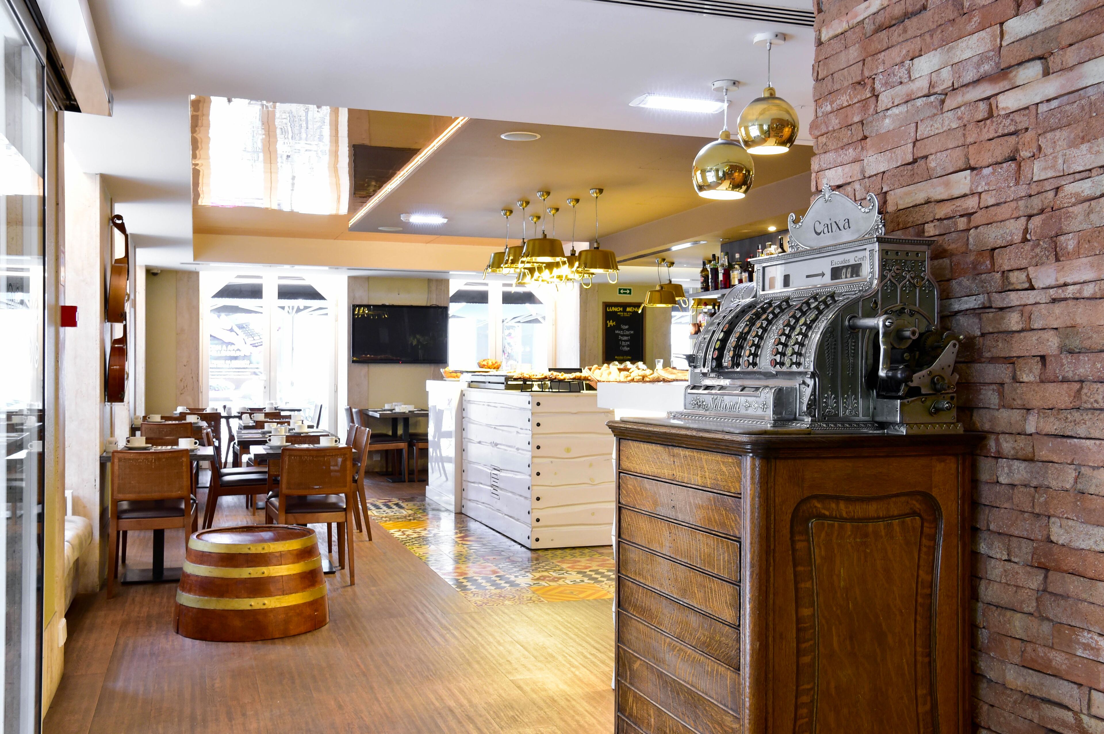 lunch and dinner served, portuguese cuisine