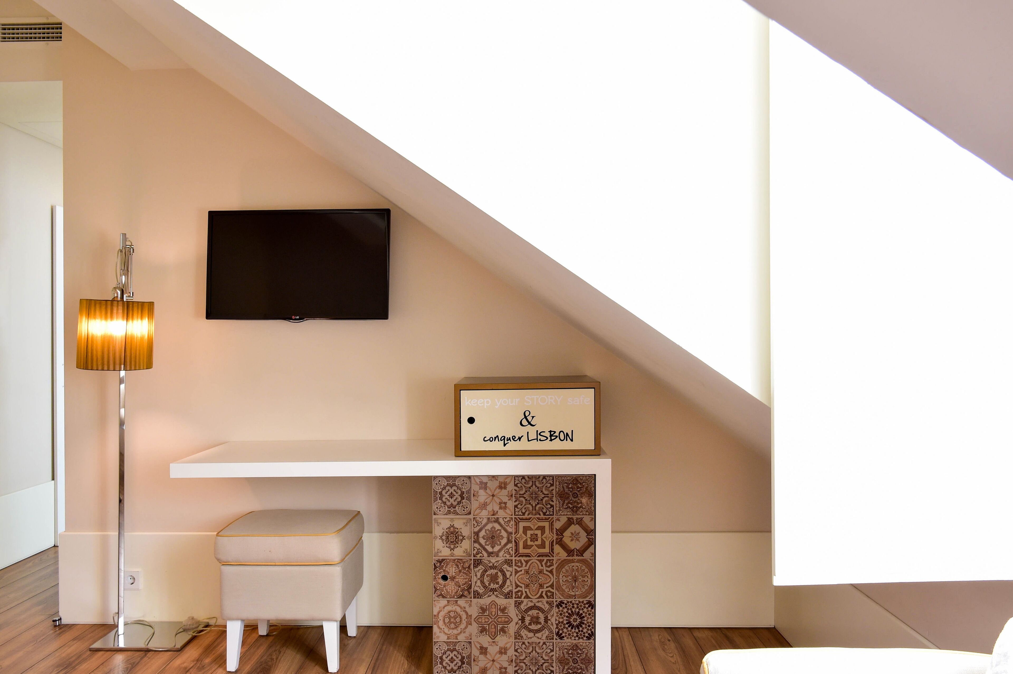 double room | 1 bedroom, minibar, in-room safe, desk