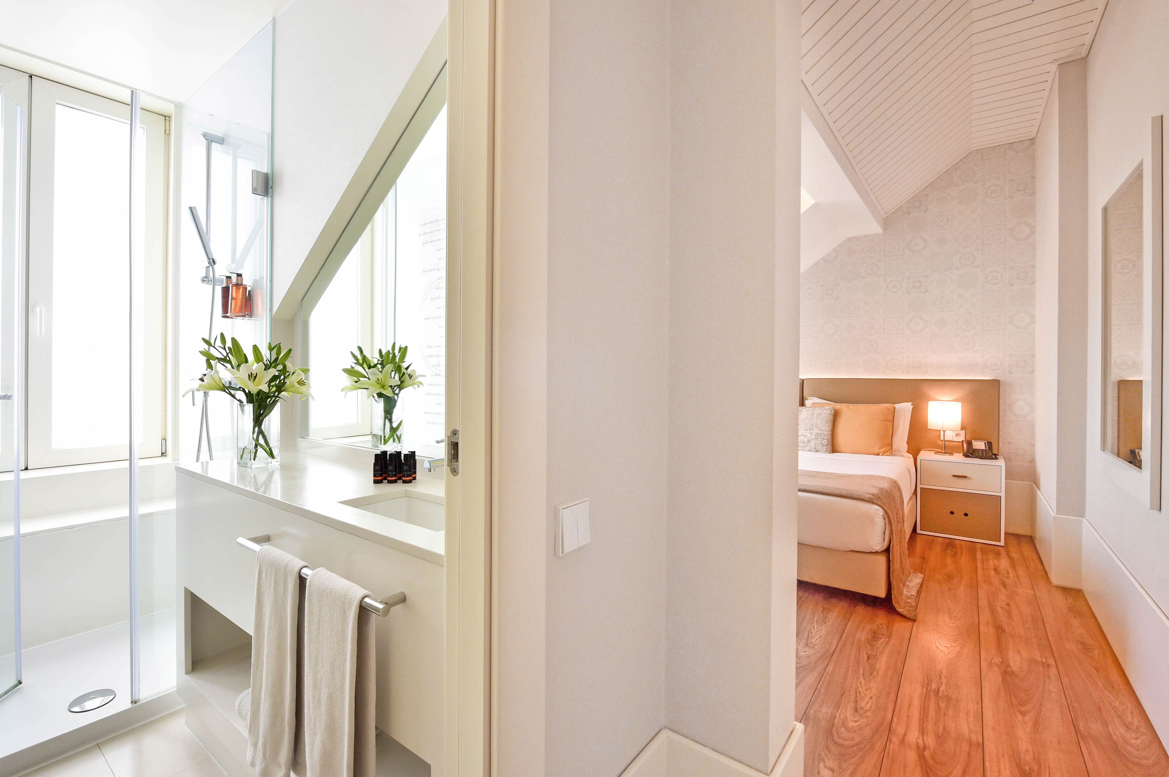 double room | bathroom | shower, free toiletries, hair dryer, towels