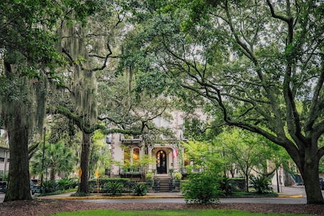 Hiking. Kimpton Brice Hotel by IHG