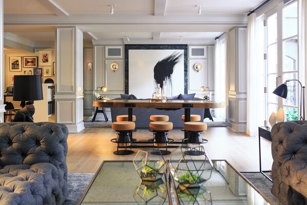 Lobby sitting area - Kimpton Brice Hotel by IHG (Savannah)