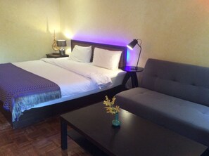 Bungalow, 1 King Bed, Pool Access, Pool View