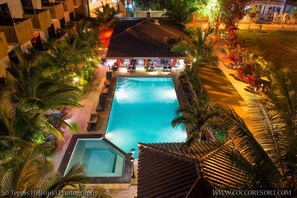 Outdoor pool, sun loungers - Cocco Resort (Pattaya)