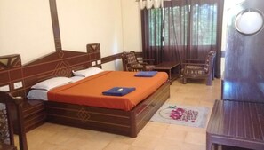 Habitació | Escriptori, cortines opaques, wifi gratuïta i roba de llit 