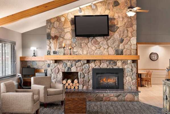 Lobby - AmericInn by Wyndham Bemidji (Bemidji)