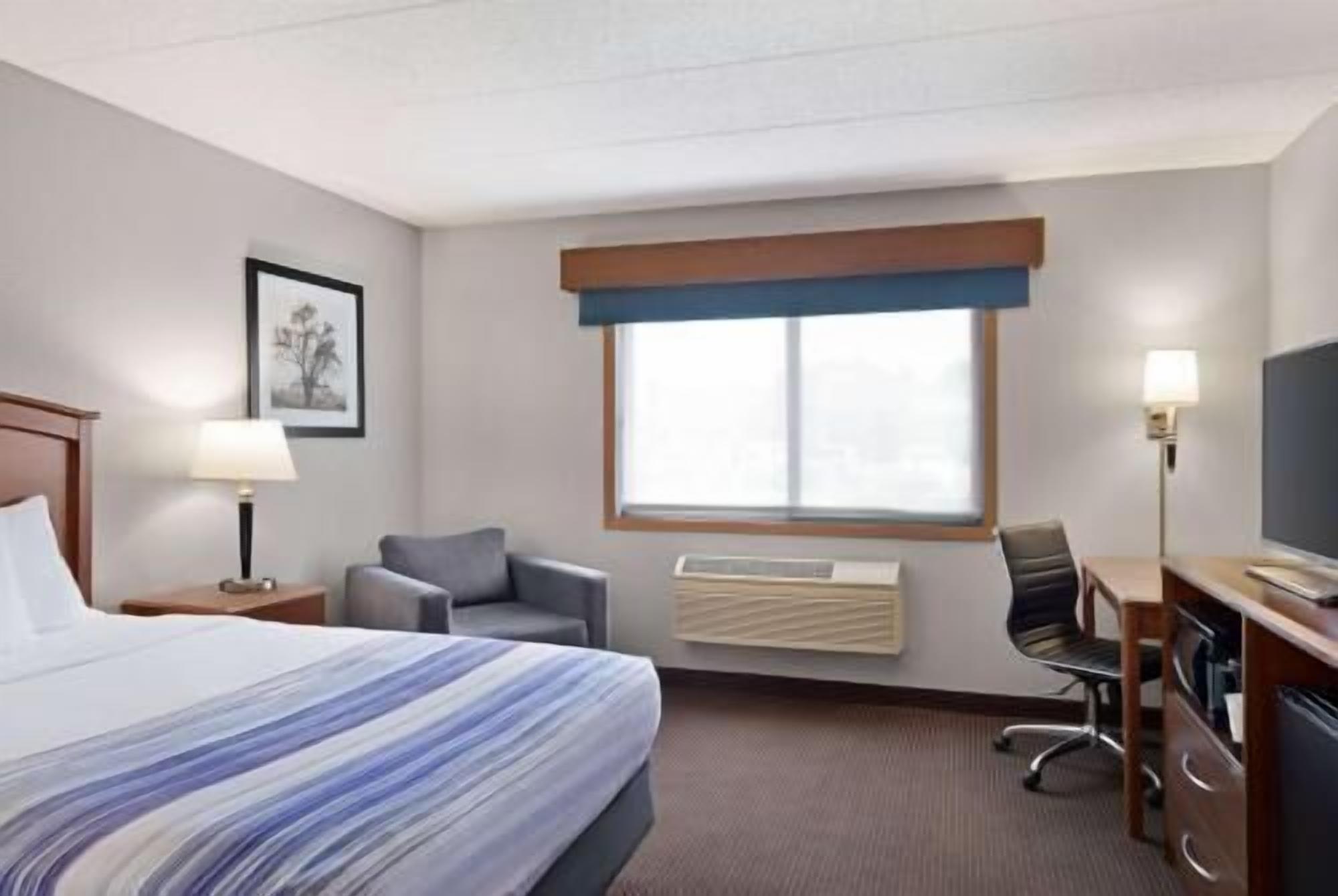 In-room safe, desk, laptop workspace, blackout drapes